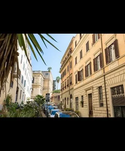 In Front Of Coliseum 3 Apartment