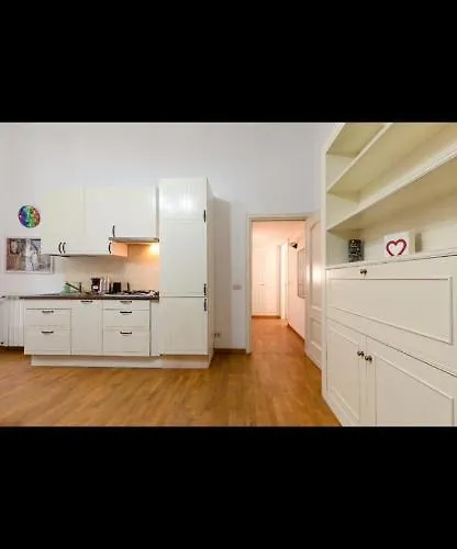 Apartment In Front Of Coliseum 3